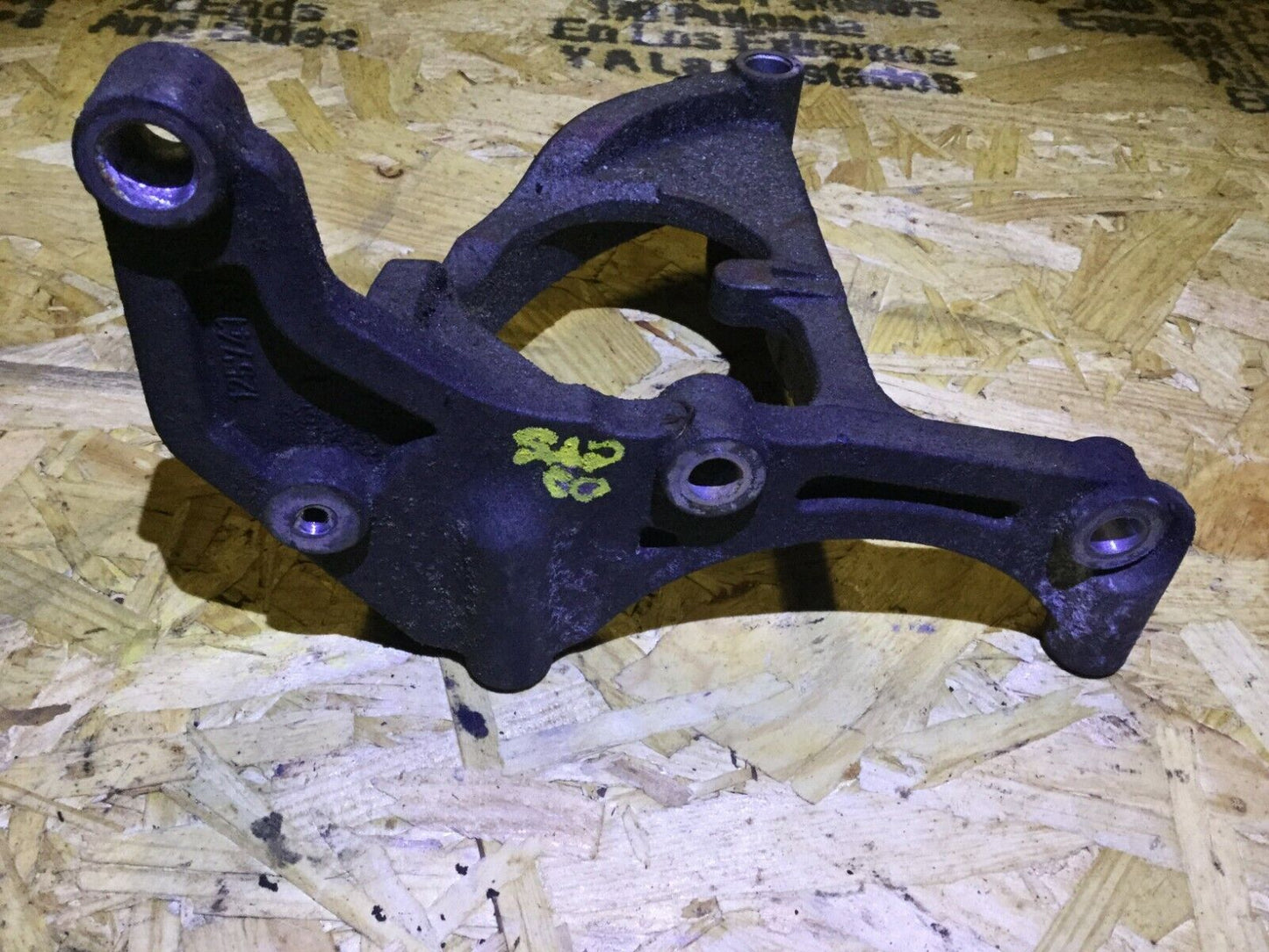 05 06 07 Cadillac CTS 2.8l A/c AC Compressor Mounting Bracket OEM