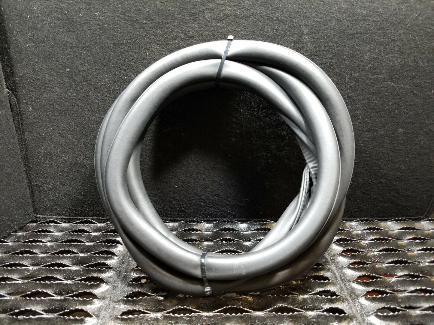 14 15 16 17 Jeep Cherokee Rear Door Weatherstrip Seal Passenger Side Right OEM