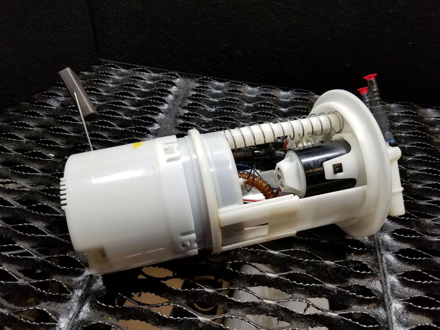 04 05 06 Chrysler Sebring Convertible 2.7l Fuel Pump OEM
