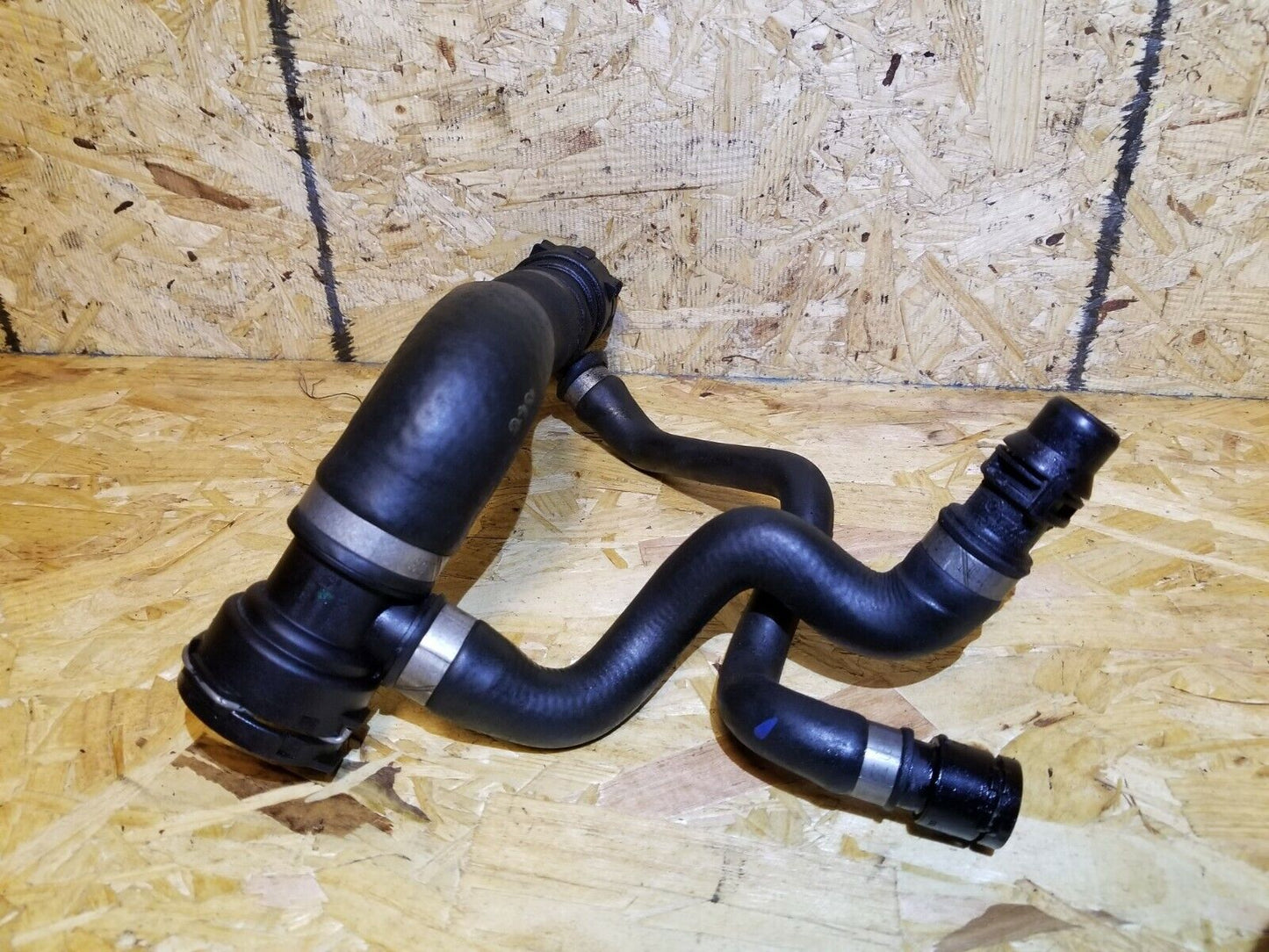 04 05 06 07 BMW 530xi E60 Radiator Coolant  Hose Pipe Line OEM