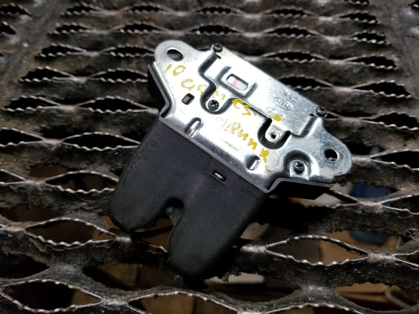 10 11 12 Hyundai Genesis Coupe Trunk Lid Tailgate Lock Latch Actuator OEM