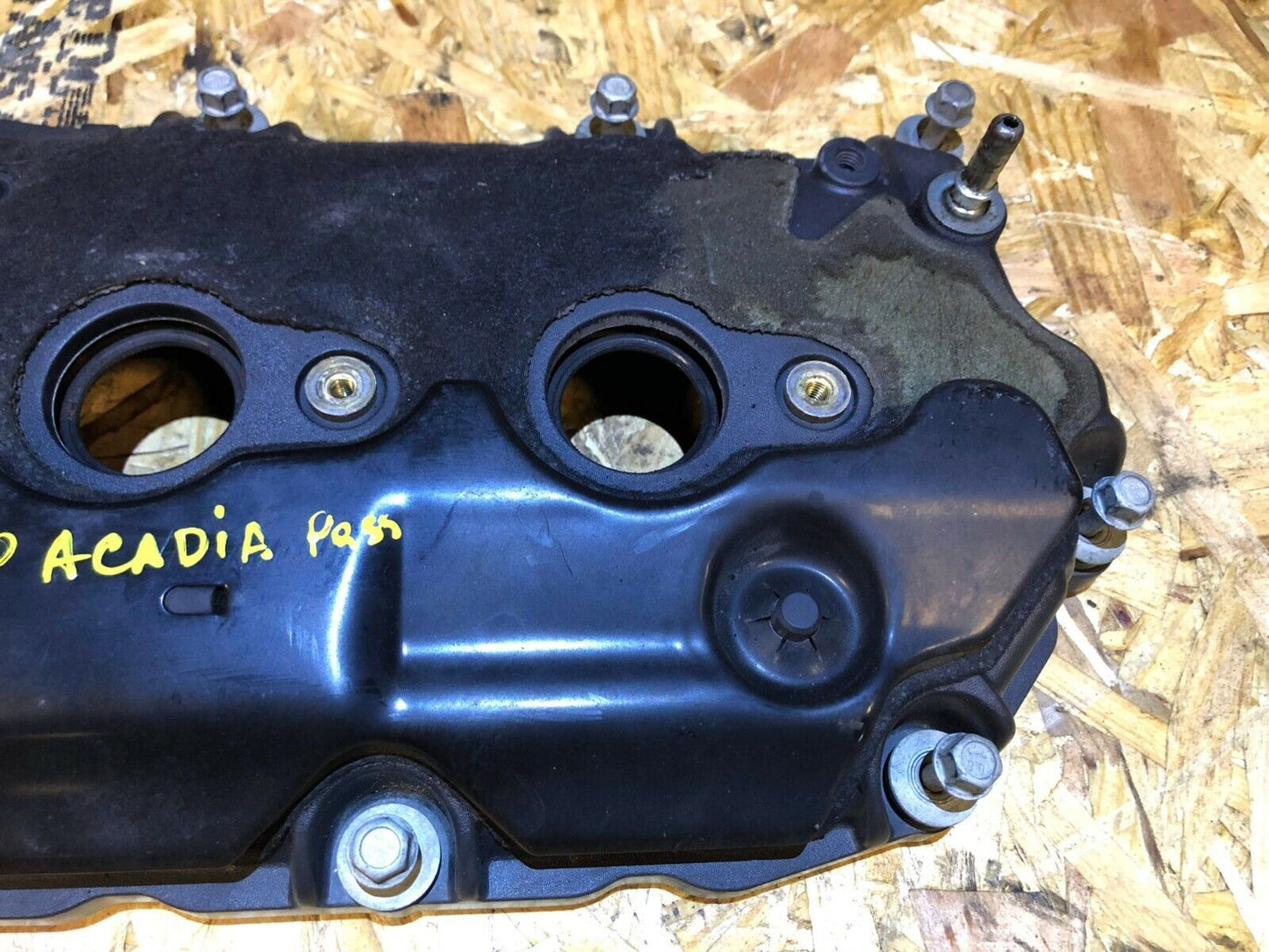 13 14 15 GMC Acadia Valve Cover Right Passenger Side OEM
