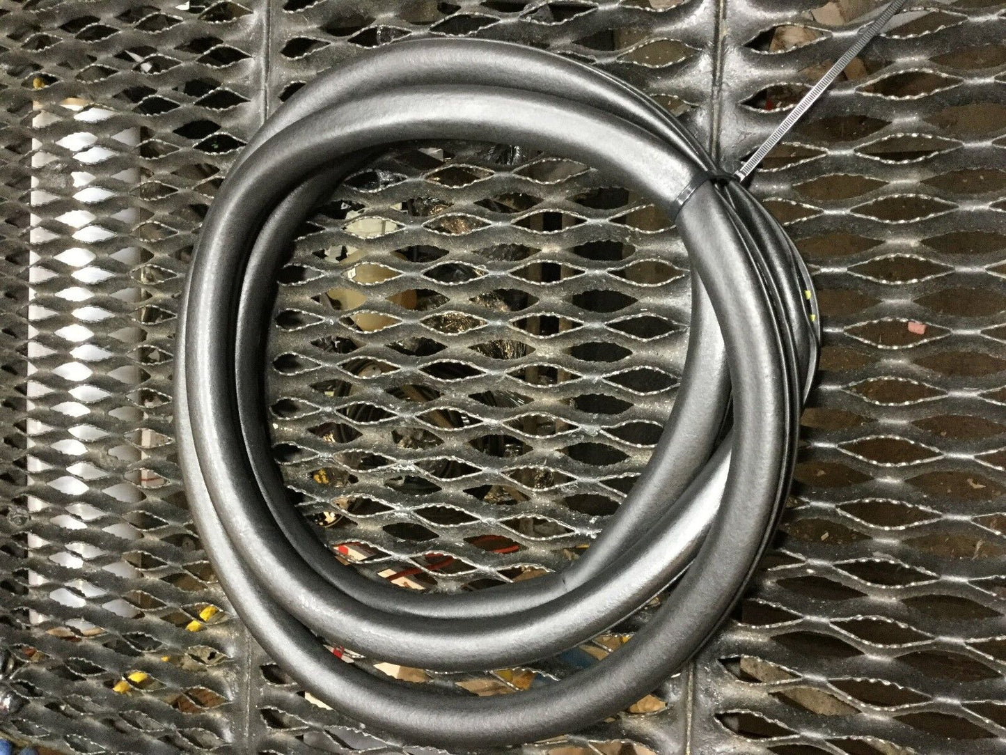 15 16 17 Chrysler 200 Rear Left Driver Side Door Weatherstrip Seal OEM