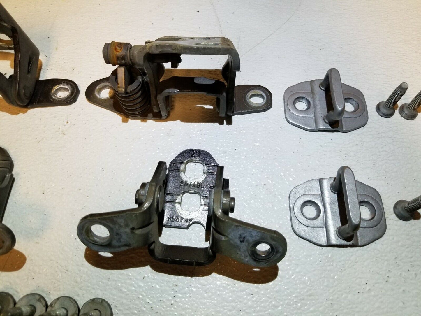 12 13 14 15 16 Jeep Patriot Left Drievr Side Door Hinge W/ Striker OEM 56k