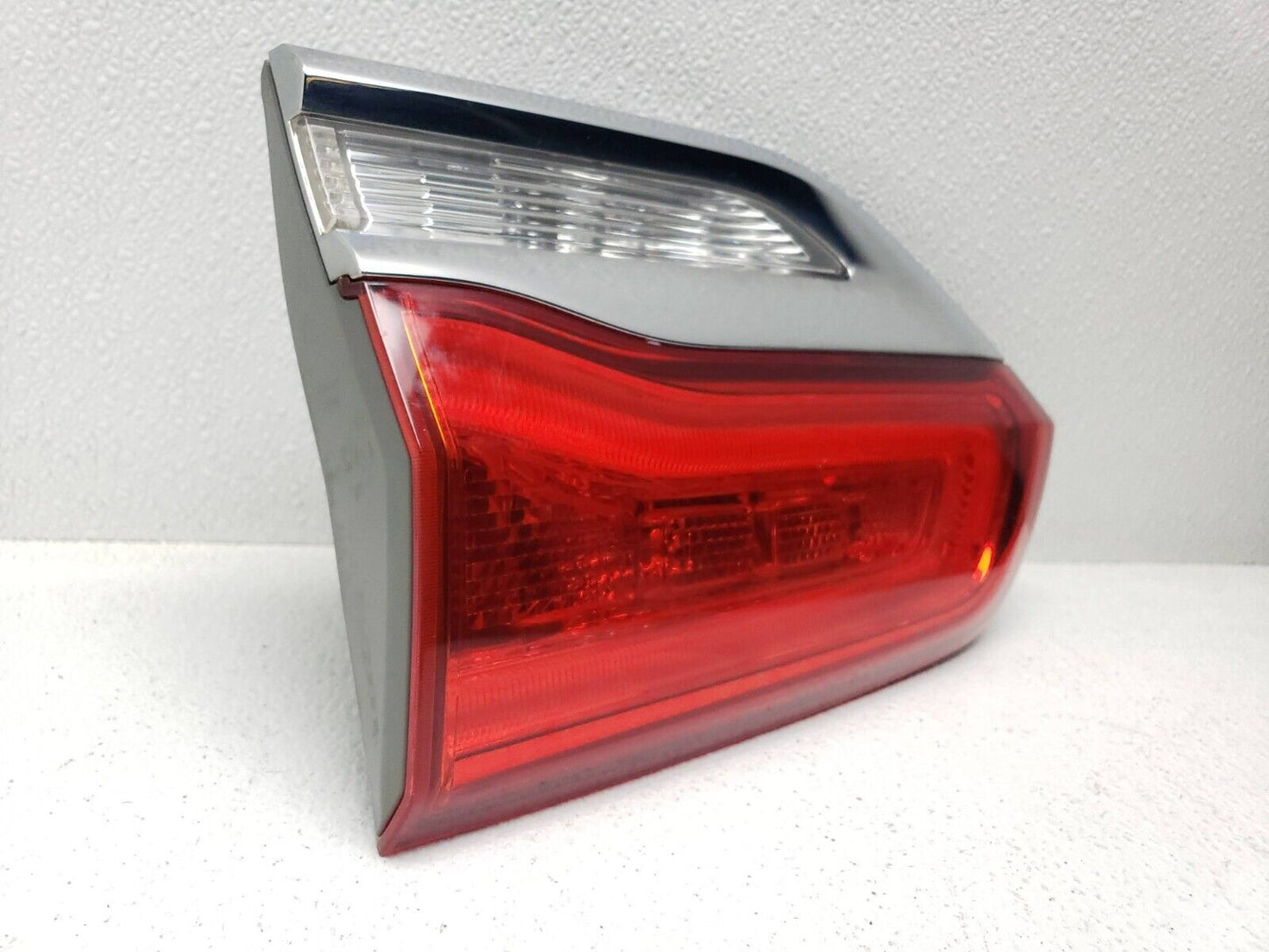 14 15 16 17 Jeep Grand Cherokee Passenger Right Inner Tail Light OEM