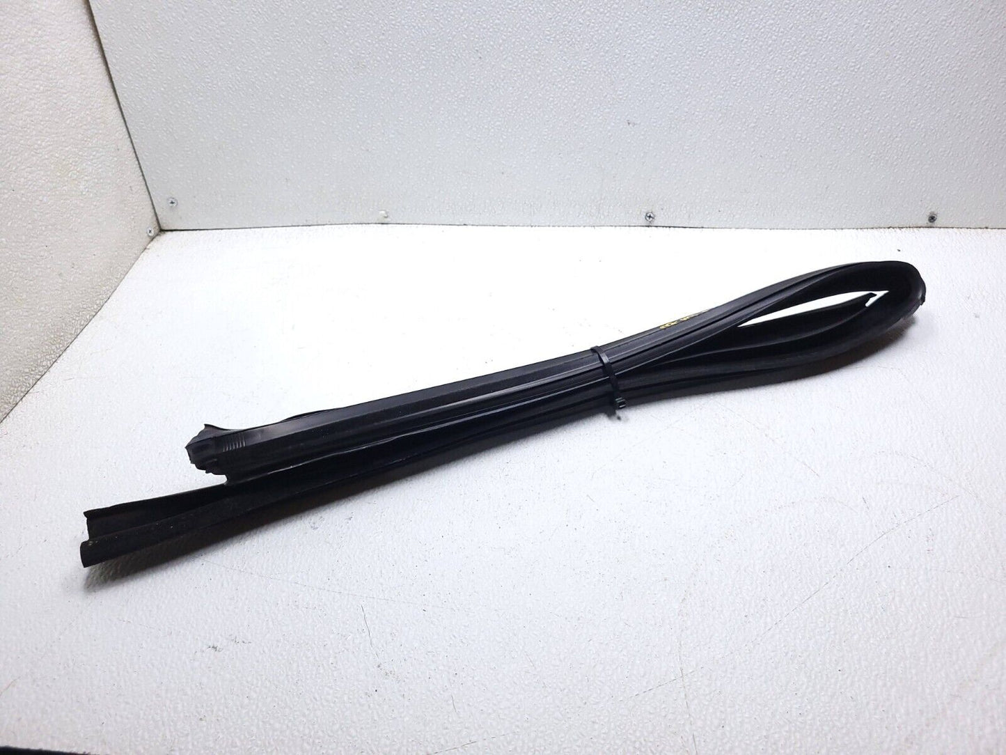 06 07 08 09 10 11 Mercedes Ml500 Door Weatherstrip Seal Rear Left Driver OEM