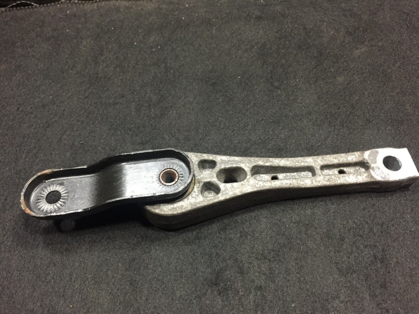 12 13 14 15 VW Passat B7 2.5l Engine Mount Bracket Support OEM