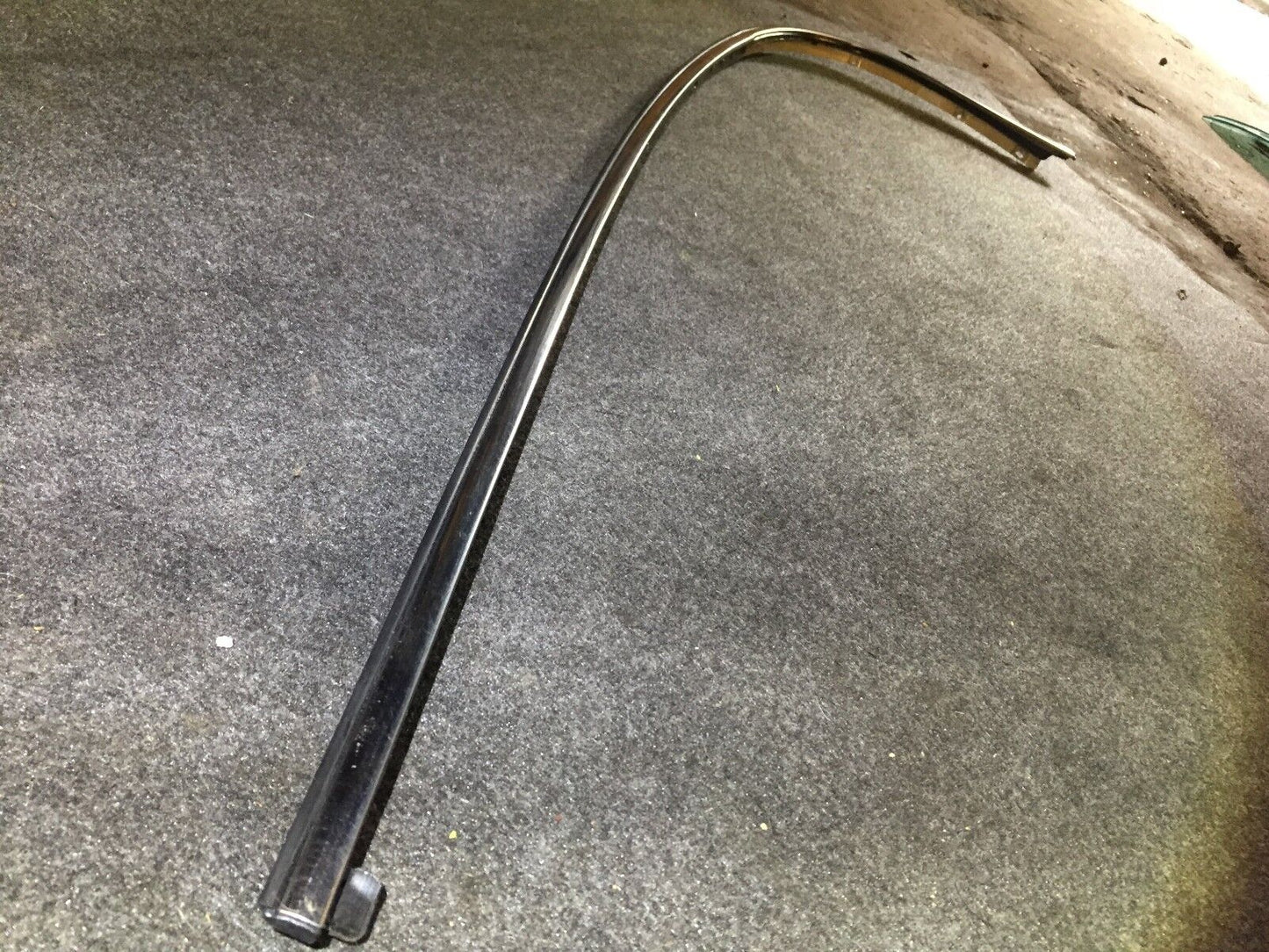 04 -11 Lincoln Town Car Front Left Door Exterior Frame Trim Bezel OEM