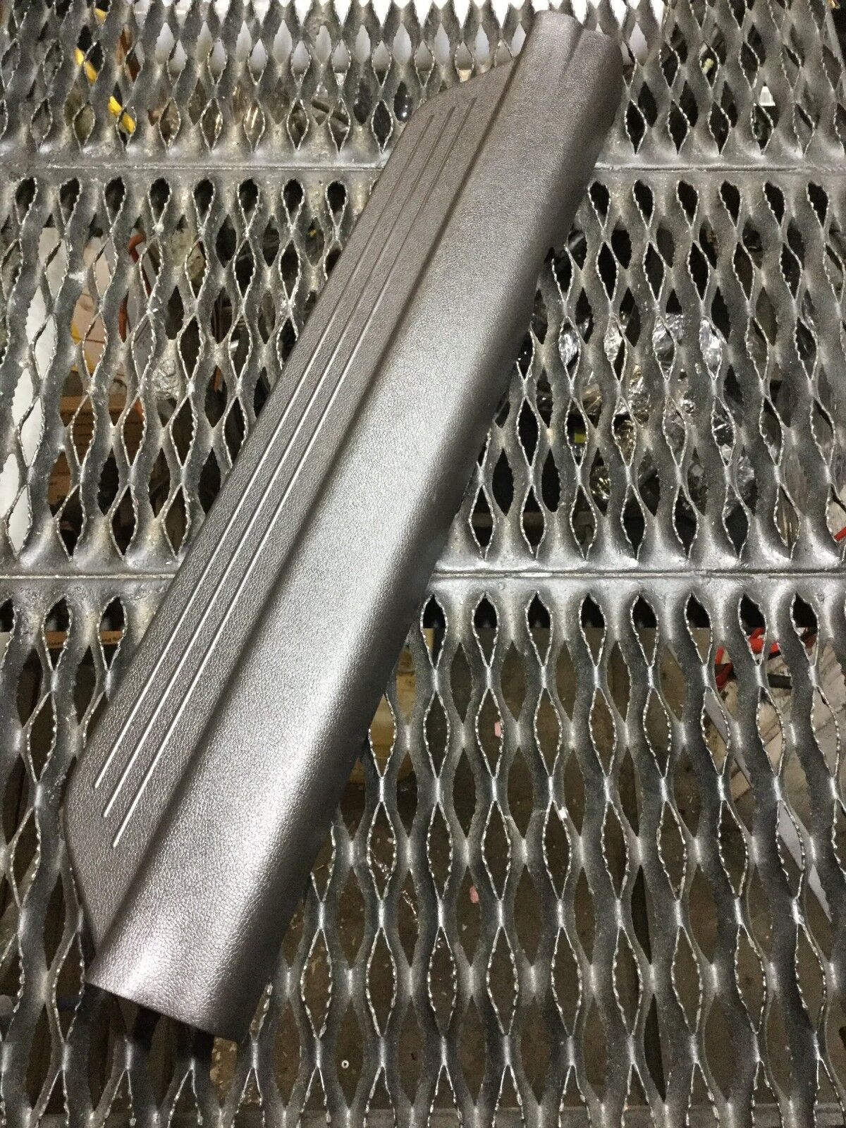 11 12 13 14 Hyudai Sonata Front Right Pass Door Scuff Sill Kick Plate Panel OEM