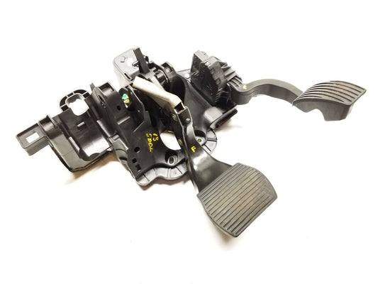 14 15 16 17 Fiat 500l At Gas Accelerator & Brake Pedal  W/ Bracket    OEM