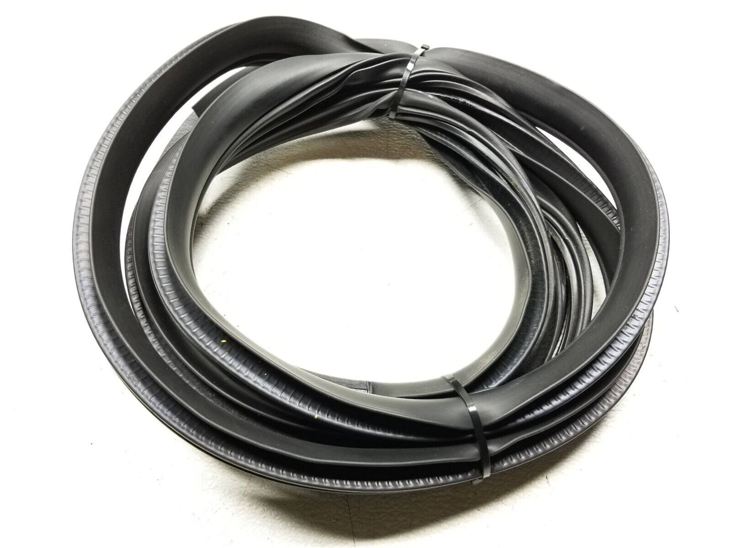 2007 - 2014 Lincoln Navigator Rear Left Dr Side Door Weather Strip Seal OEM
