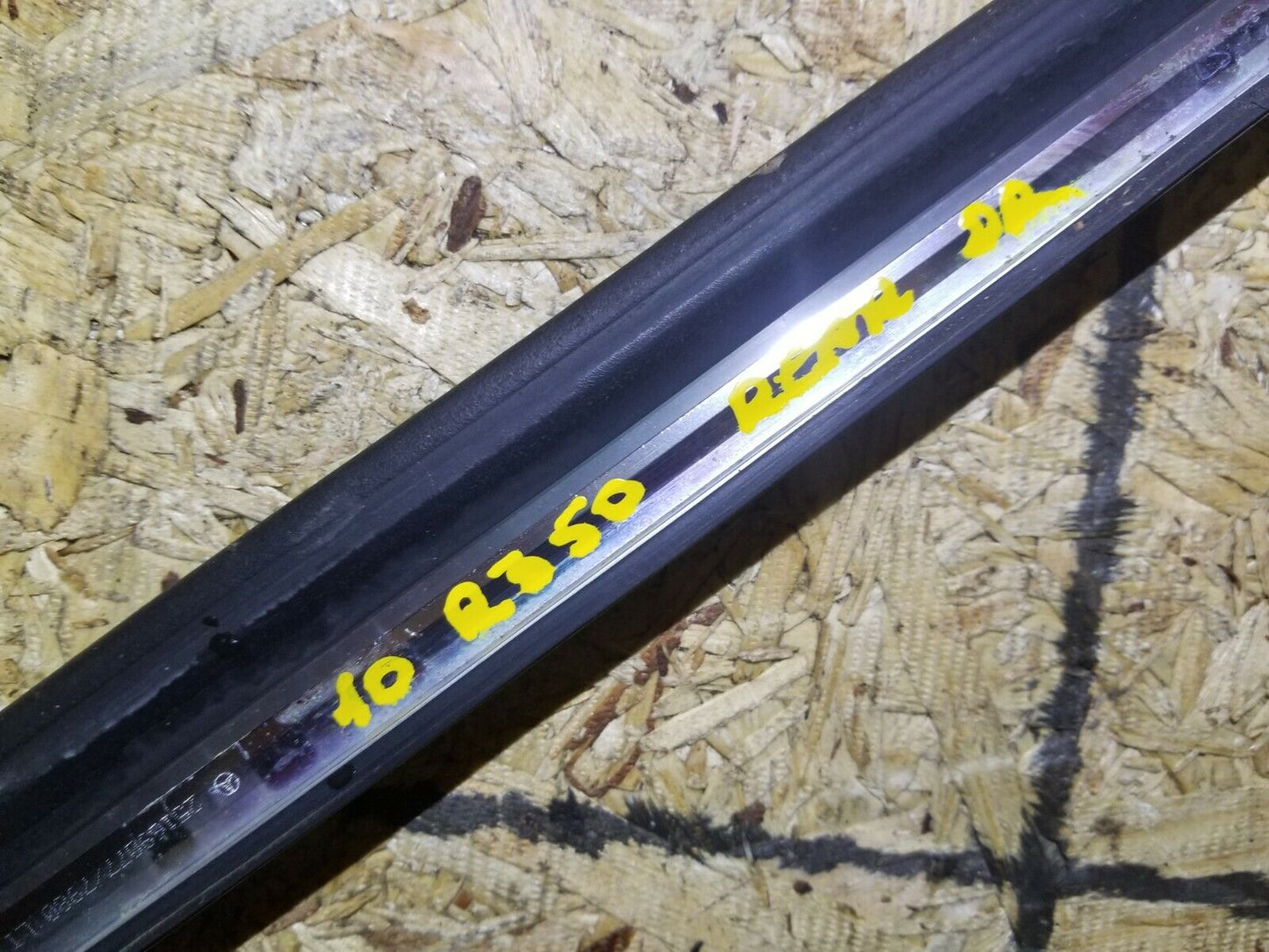 07 08 09 10 Mercedes R350 Rear Left Driver Side Window Belt Seal Molding OEM