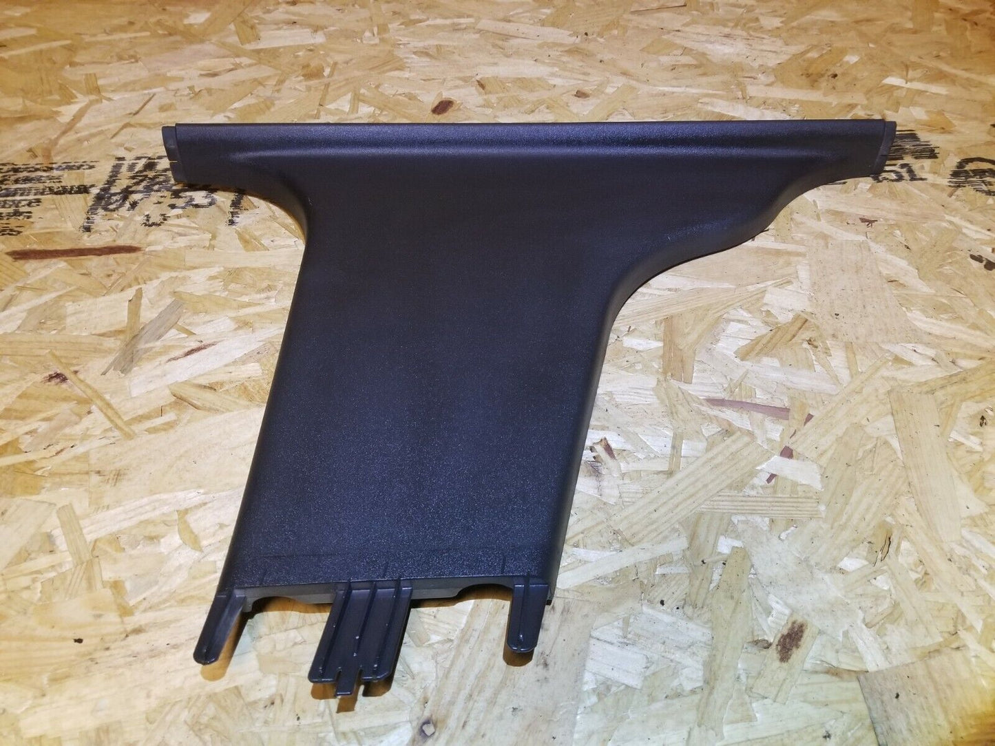 05 06 07 Volvo S40 Right Passenger Side Center Lower B Pillar Trim Panel OEM