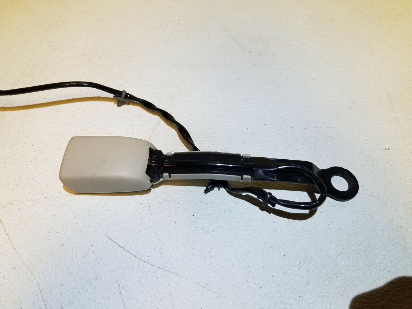 10 11 12 13 Infiniti G37 Coupe Front Passenger Seat Belt Buckle OEM 99k
