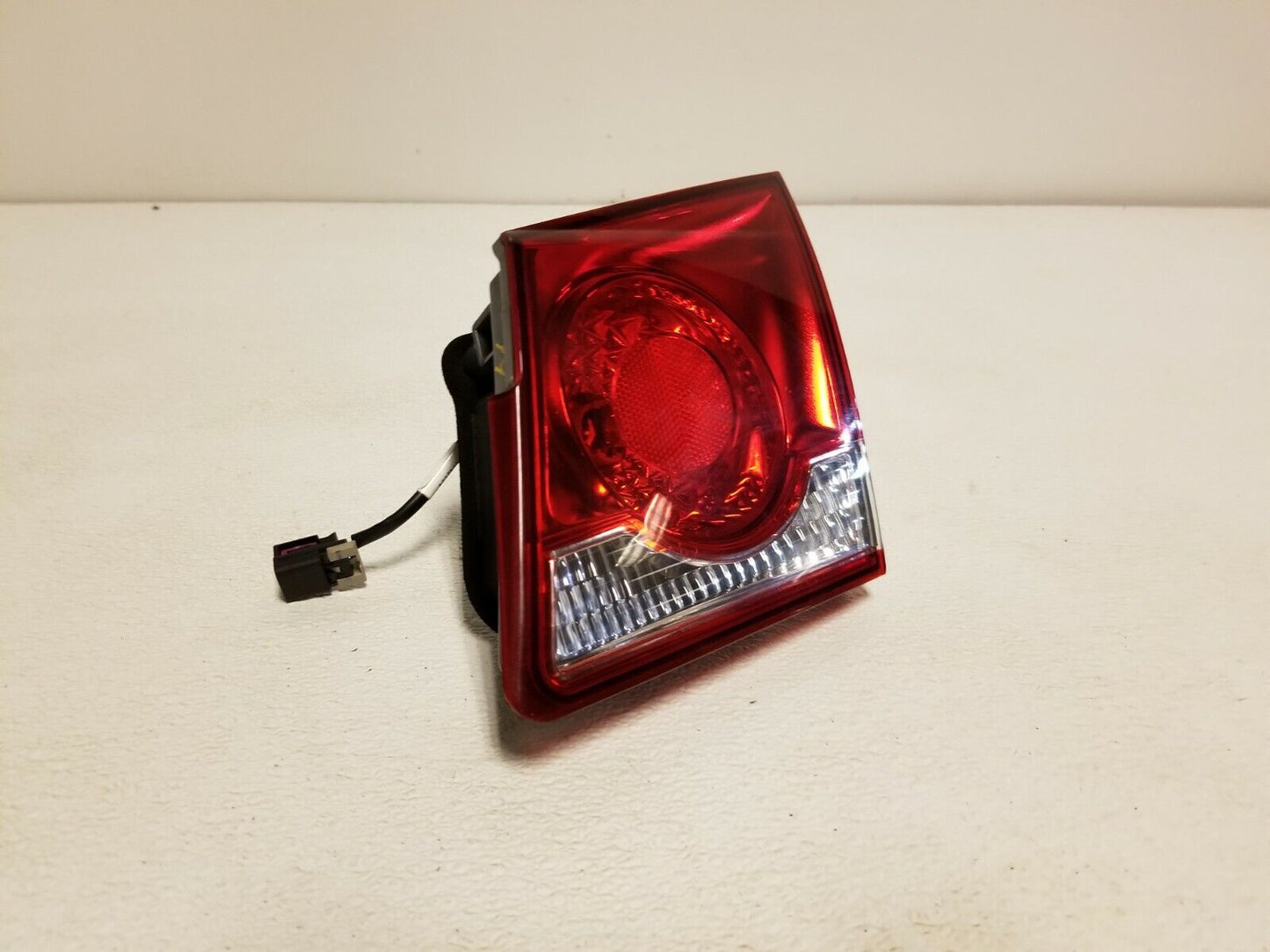 11 12 13 14 15 Chevrolet Cruze Right Passenger Side Inner Tail Light OEM