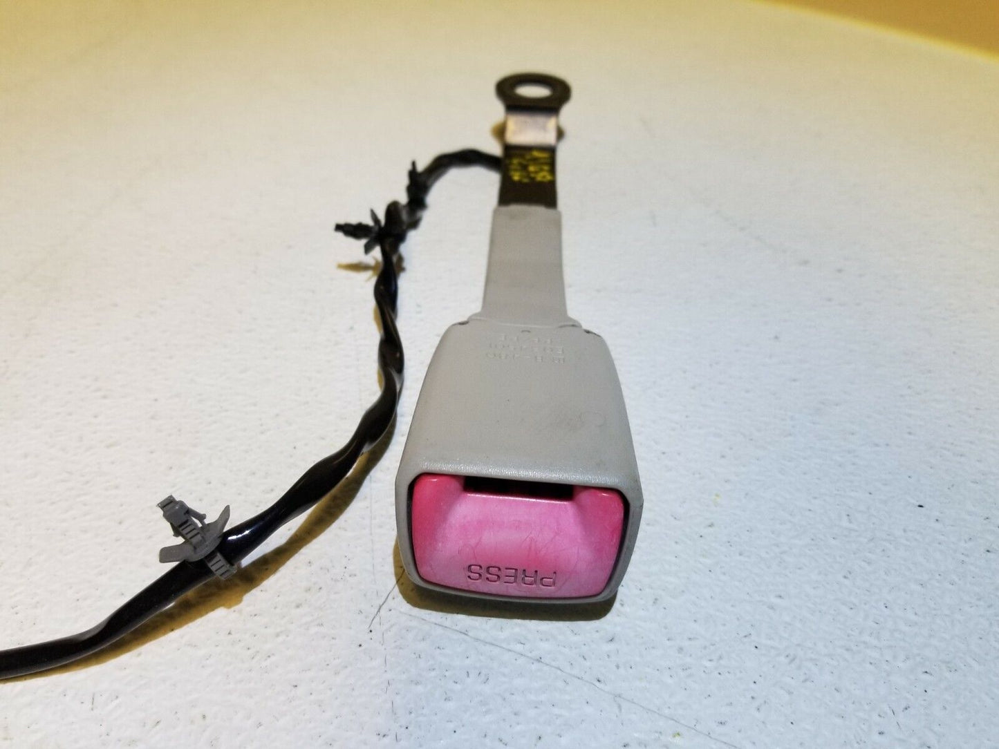 10 11 12 13 Infiniti G37 Coupe Front Passenger Seat Belt Buckle OEM 99k