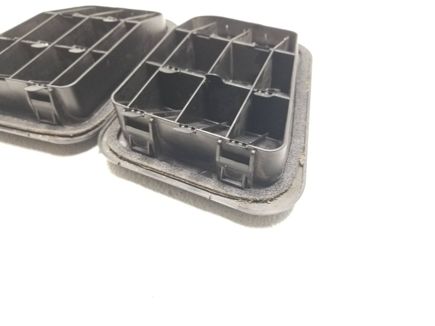 12 13 14 15 Kia Rio Quarter Panel Pressure Vent Pair OEM