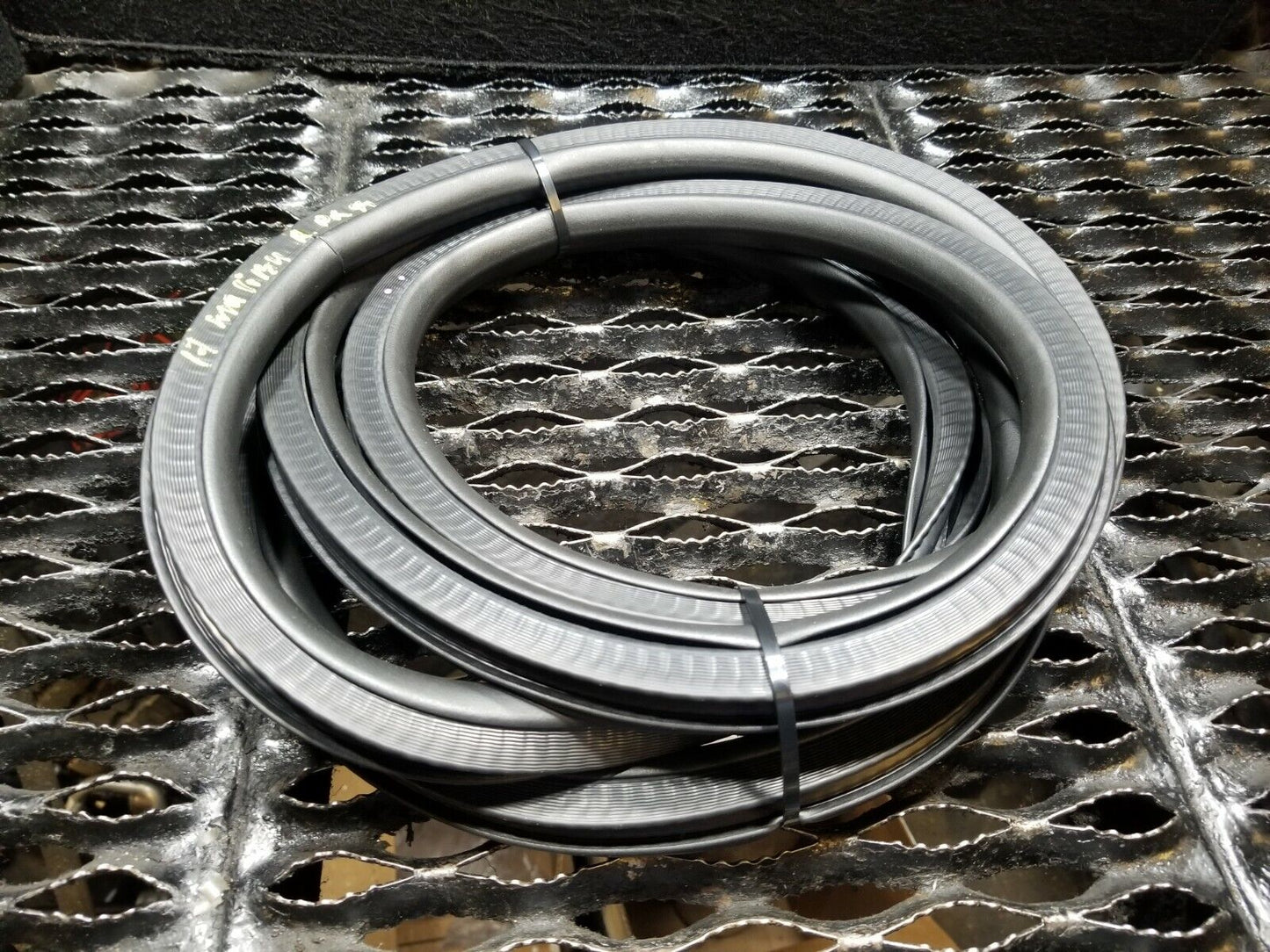 16 17 18 19 Chevrolet Malibu Rear Right Pass Side Door Weather Strip Seal OEM 3k