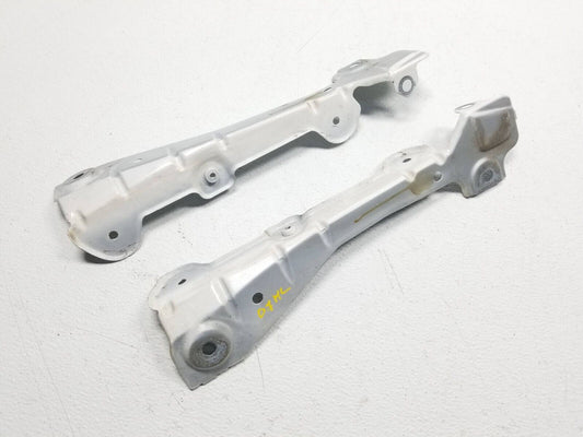 06 07 08 09 10 11 Mercedes Ml500 Front Fender Mount Bracket Pair Left &right OEM