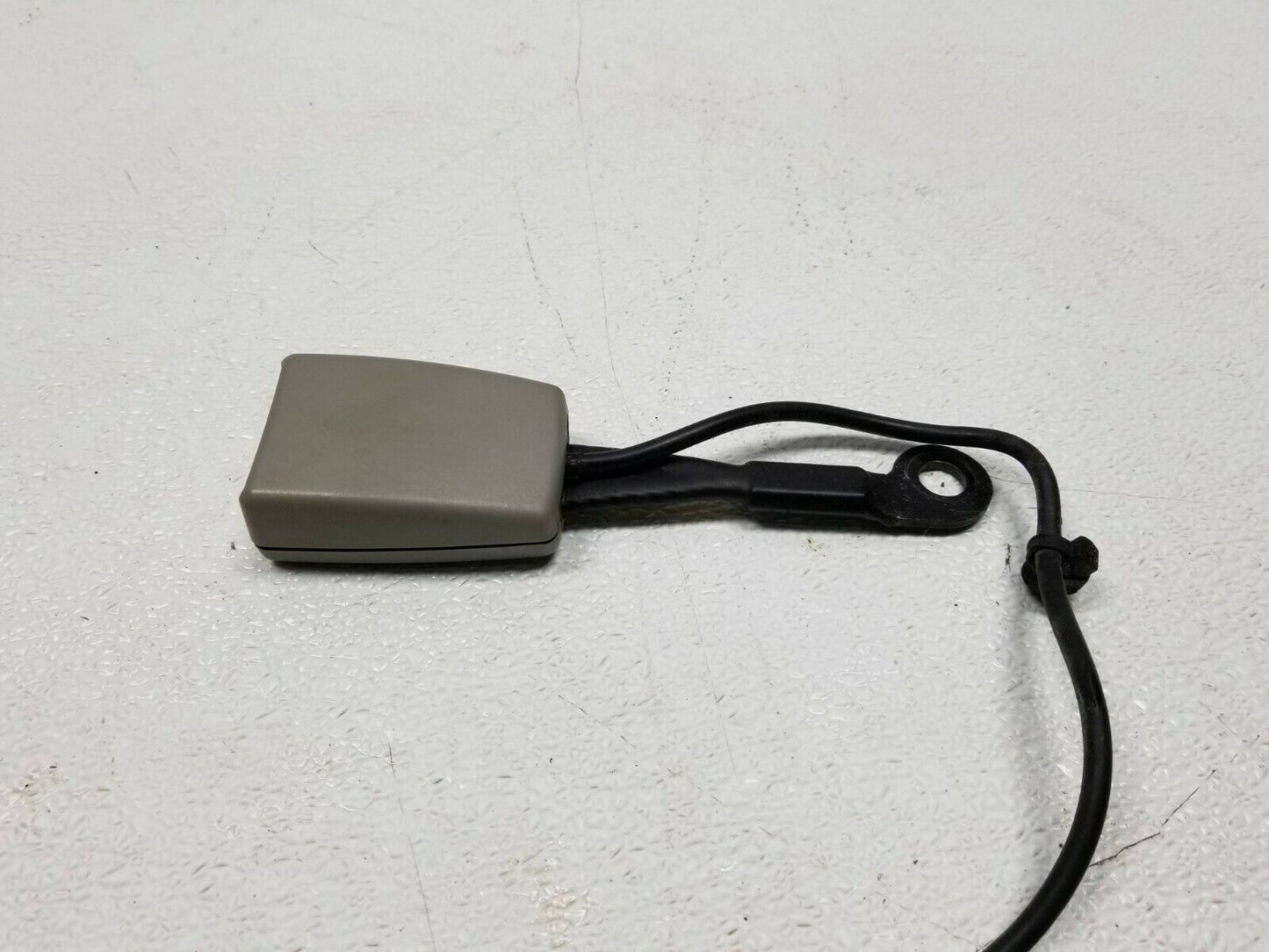 04 05 06 07 Audi A8 Front Right Passenger Seat Belt Buckle OEM