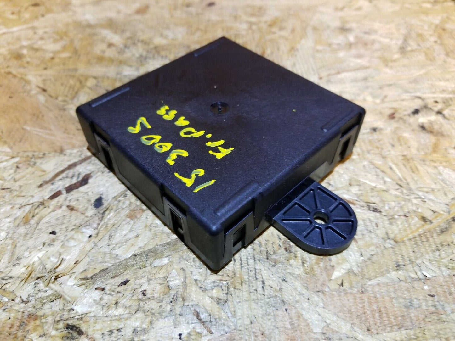 12 13 14 15 16 17 Chrysler 300 Front Right Pass Door Control Module OEM 43k