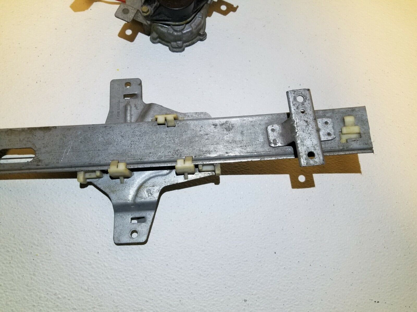 97 1997 Ford E150 Gulf Stream 5.8l Right Front Window Regulator Motor OEM #107