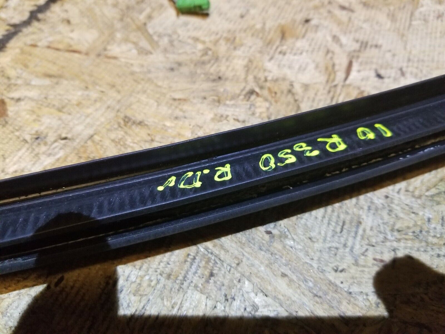 07 08 09 10 Mercedes R350 Rear Left Driver Side Quarter Window Seal  OEM