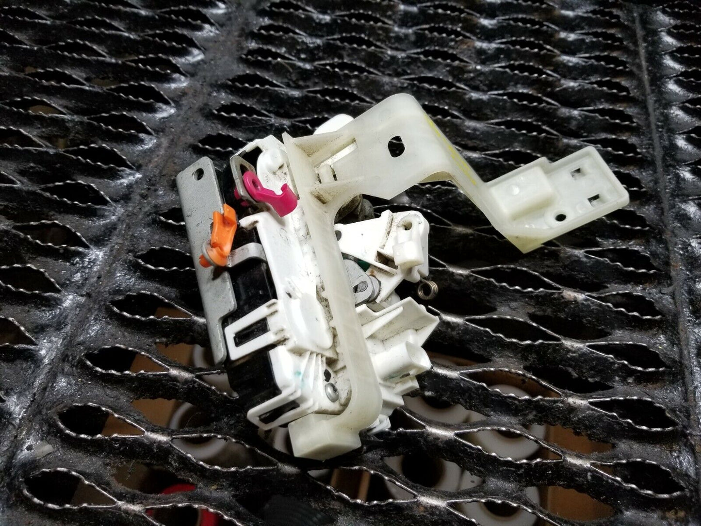 13 14 15 16 Jeep Compass Front Left Driver Door Lock Latch Actuator OEM 30k