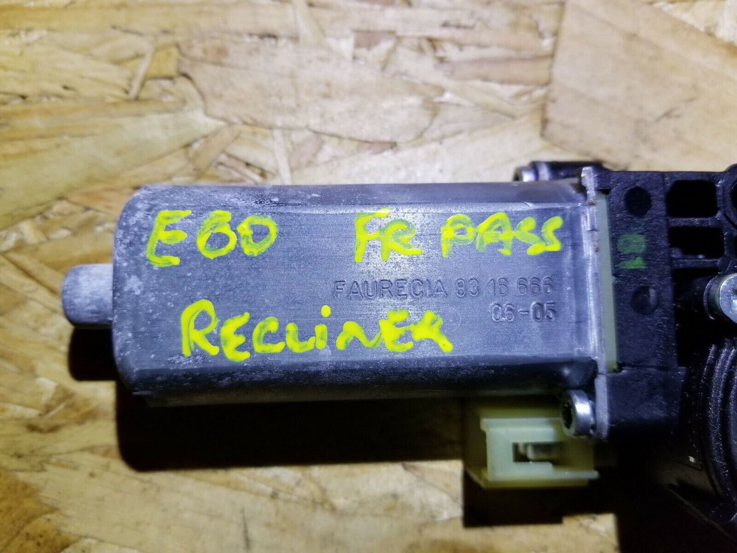 04 05 06 07 BMW 530xi E60 Front Seat Recliner Motor Passenger Right OEM