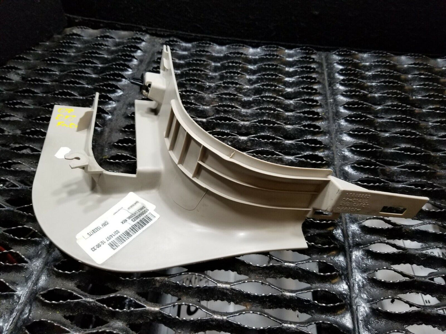 06 07 08 09 10 11 Cadillac DTS Door Lower Pillar Kick Cowl Panel Front Left OEM