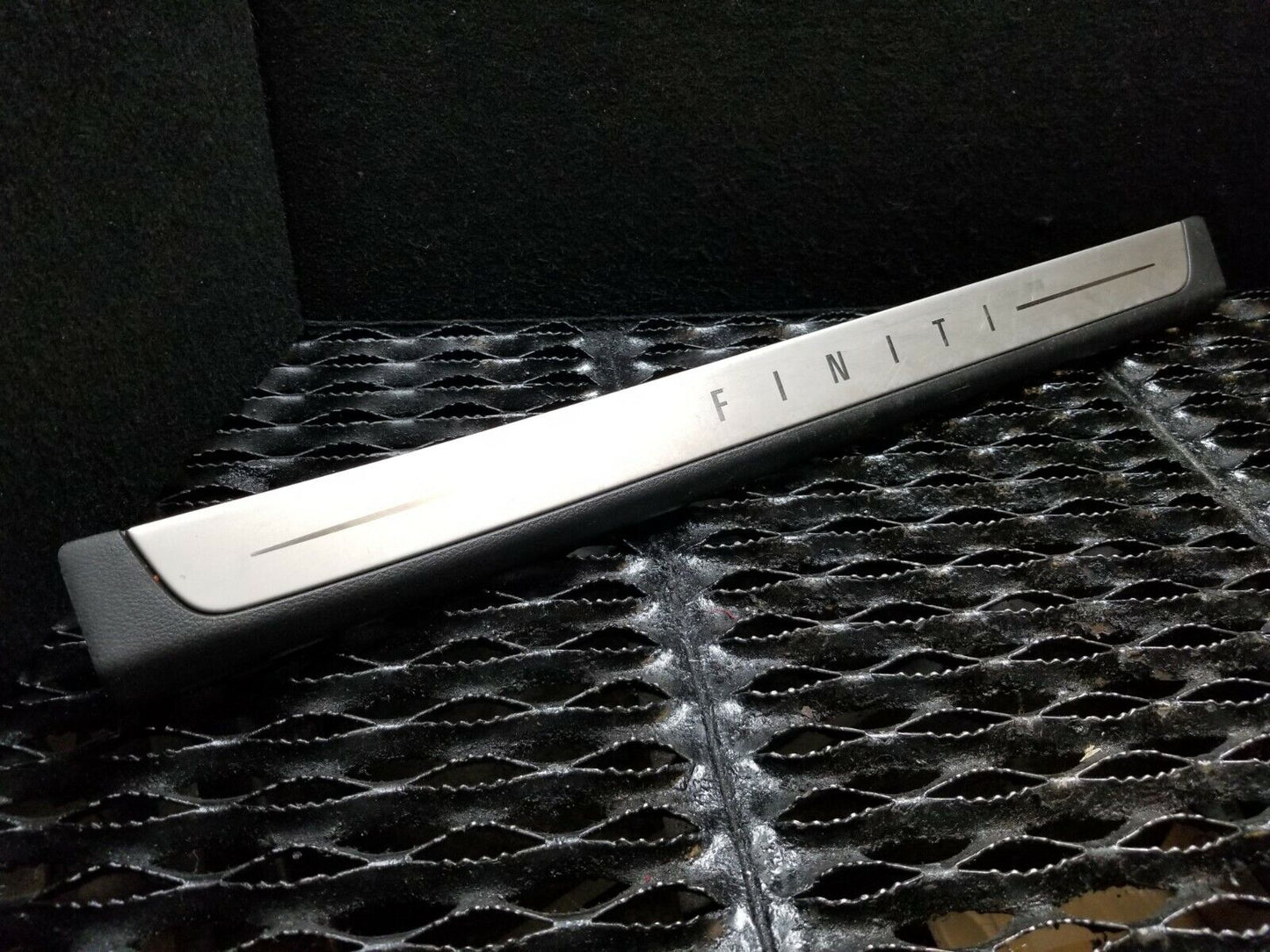 06 07 08 Infiniti Fx35 Front Door Sill Scuff Plate Left Driver Side OEM