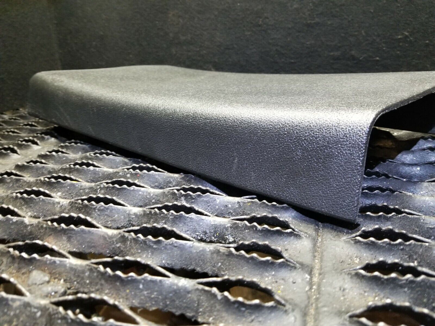 07 08 09 10 11 12 13 Chevy Impala Left Driver Side C Pillar Trim Cover OEM
