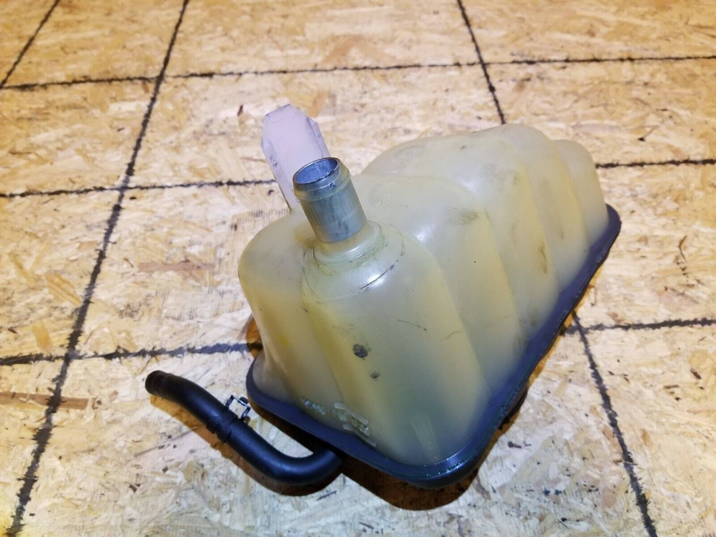 06 07 08 09 10 11 Lincoln Town Coolant Overflow Reservoir Bottle W/cap OEM 63k
