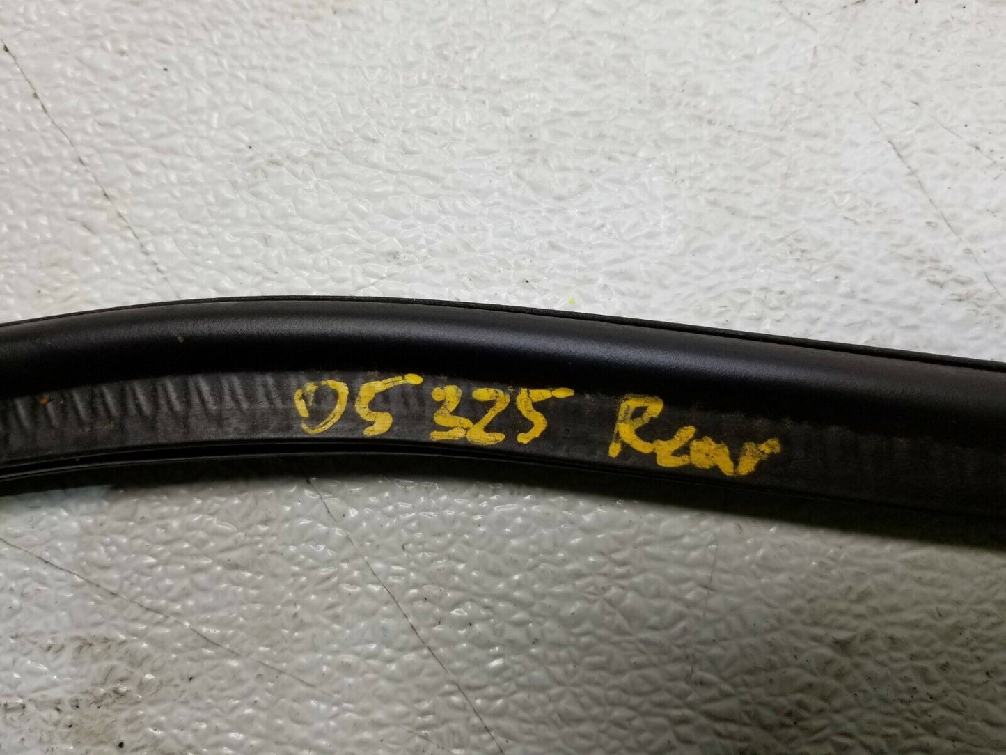 01 02 03 04 05 BMW E46 Sdn Rear Trunk Weatherstrip Seal OEM