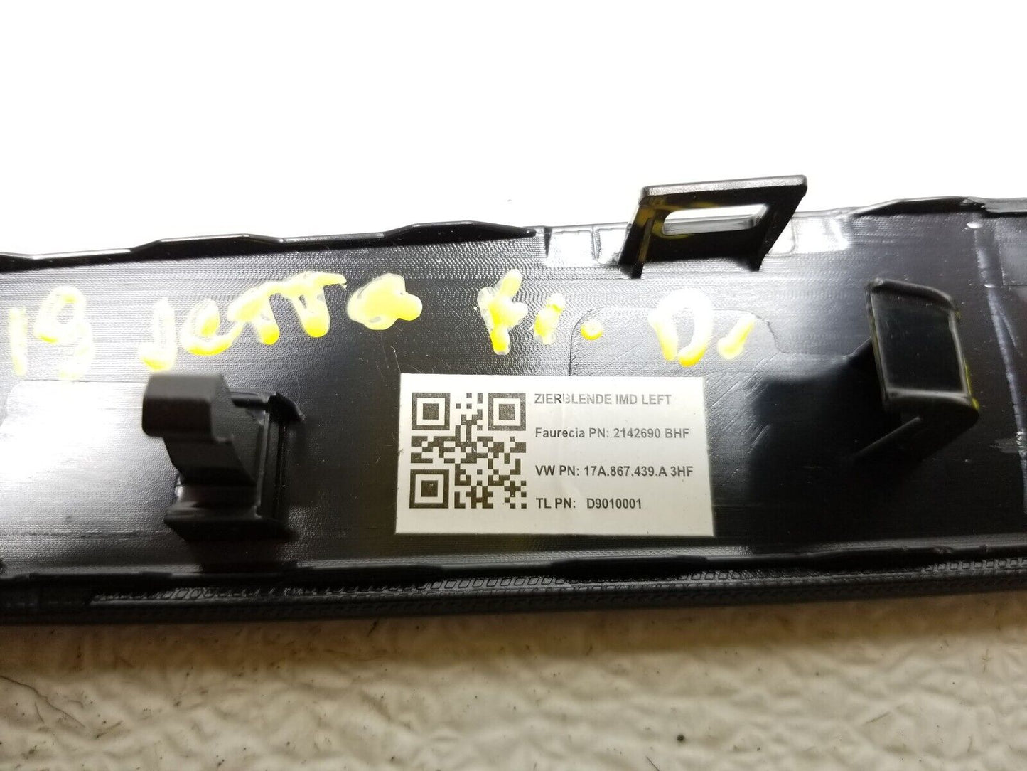 19 20 21 Volkswagen Jetta Front Left Driver Door Panel Trim Strip OEM