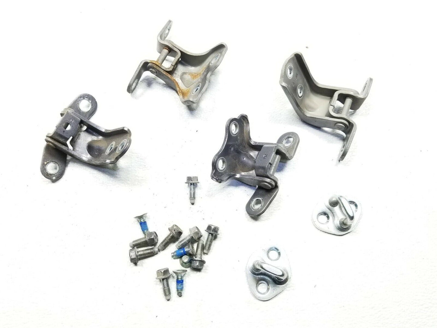 15 16 17 Hyundai Accent Door Hinge Right Passenger Side OEM