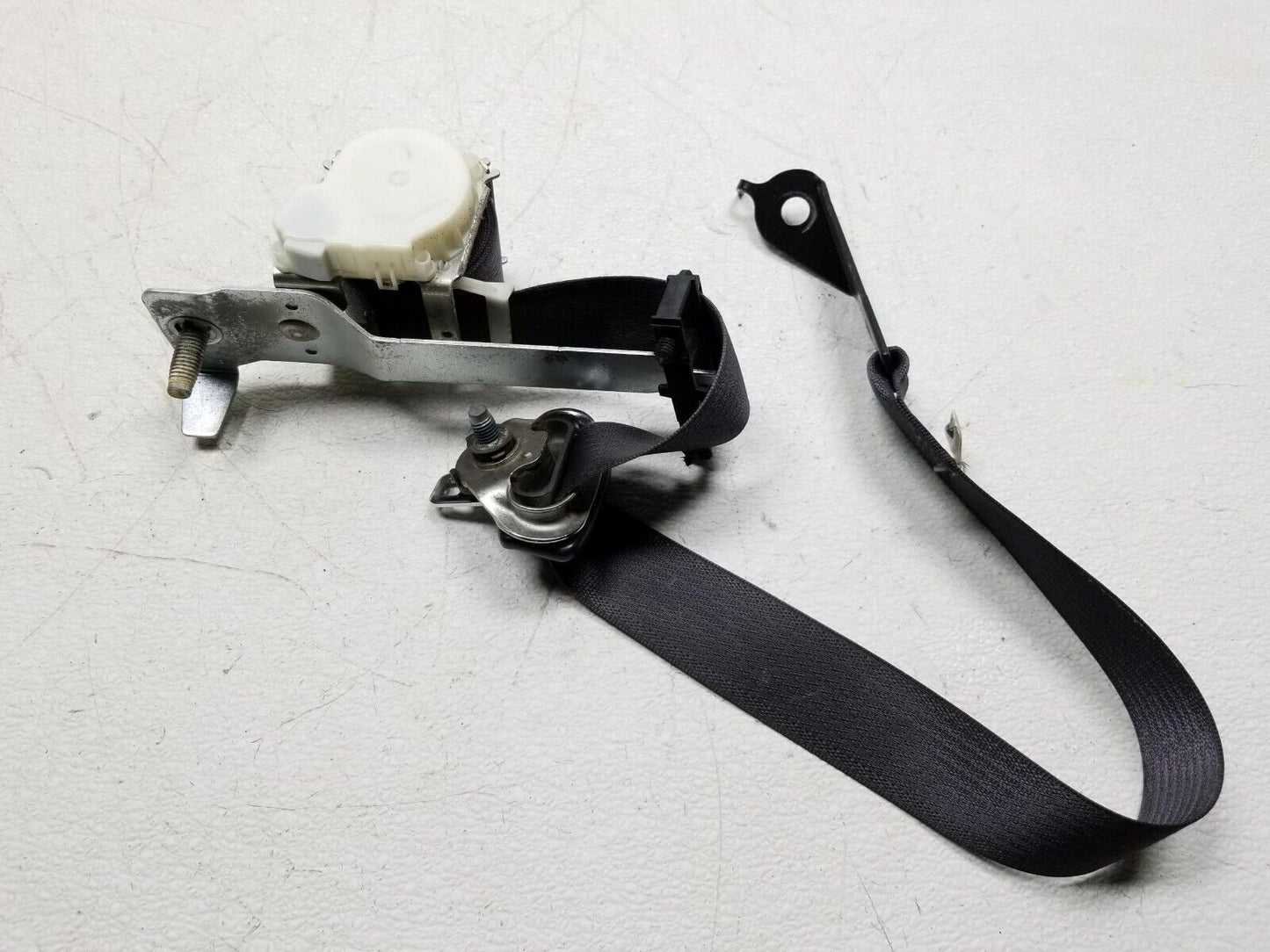2007 - 2014 Lincoln Navigator Front Left Driver Seat Belt Retractor OEM