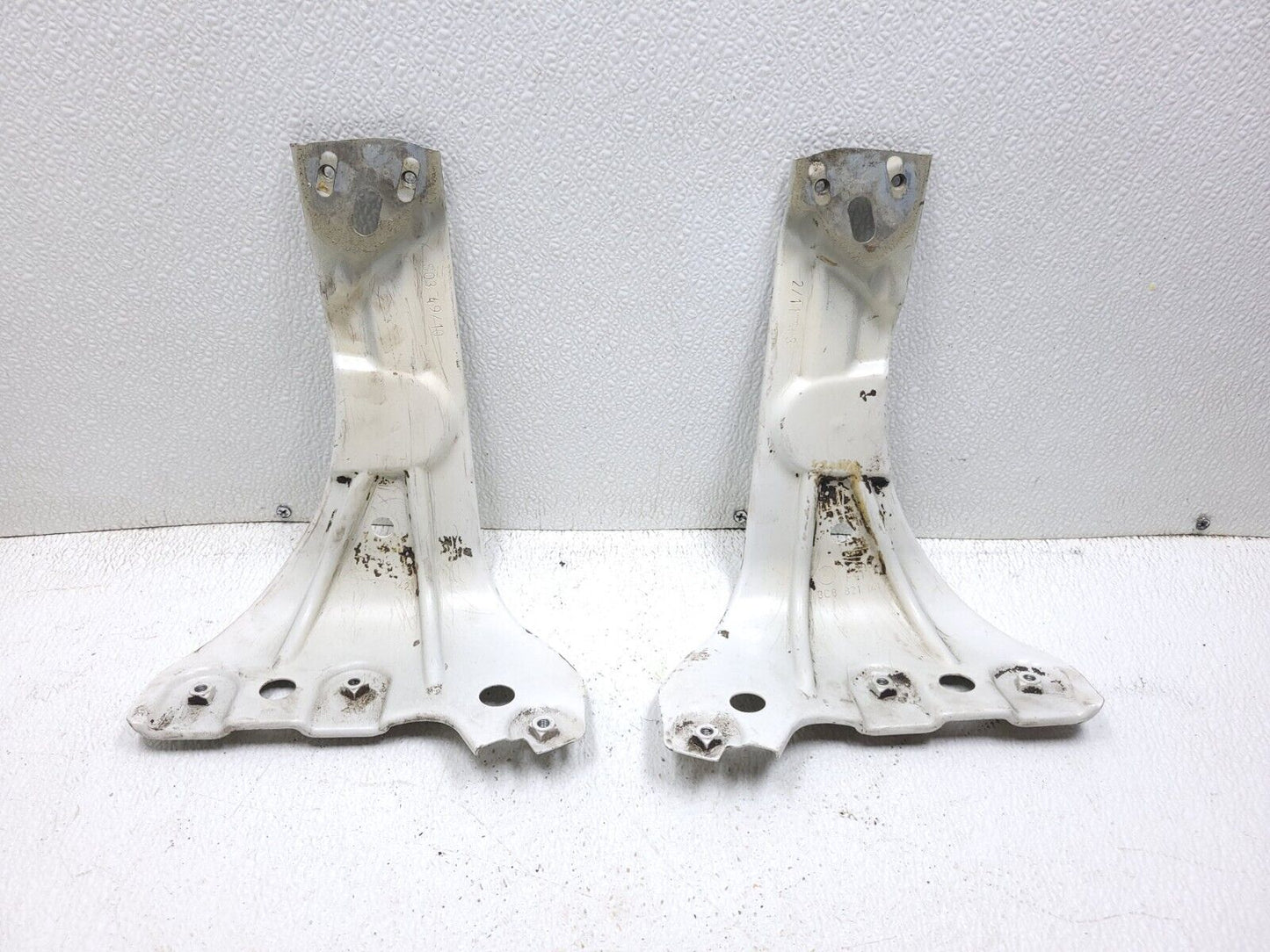 09 10 11 12 Volkswagen Cc Front Fender Mount Bracket Left & Rigth Pair OEM