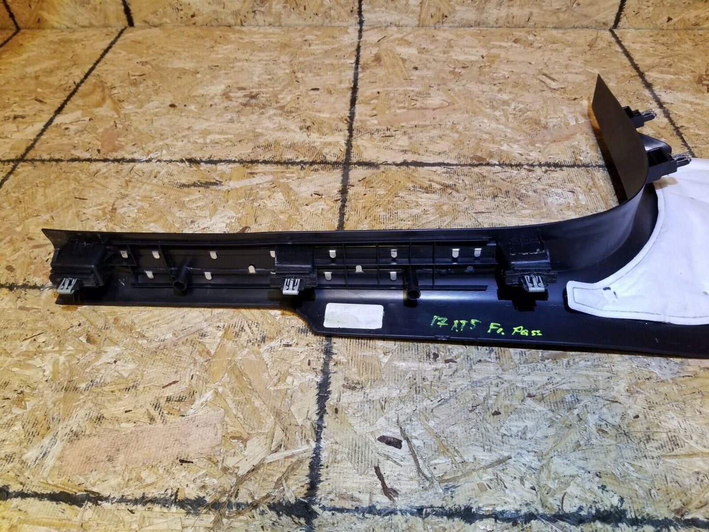 17 18 19 20 Cadillac Xt5 Front Right Pass Side Lower Scuff Plate Trim OEM 34k