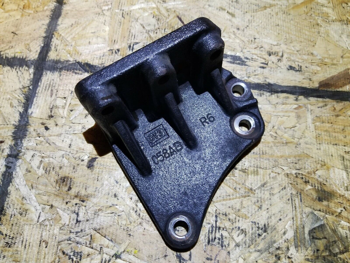 07 08 09 10 Chrysler Sebring 2.4l Engine Mount Btacket OEM