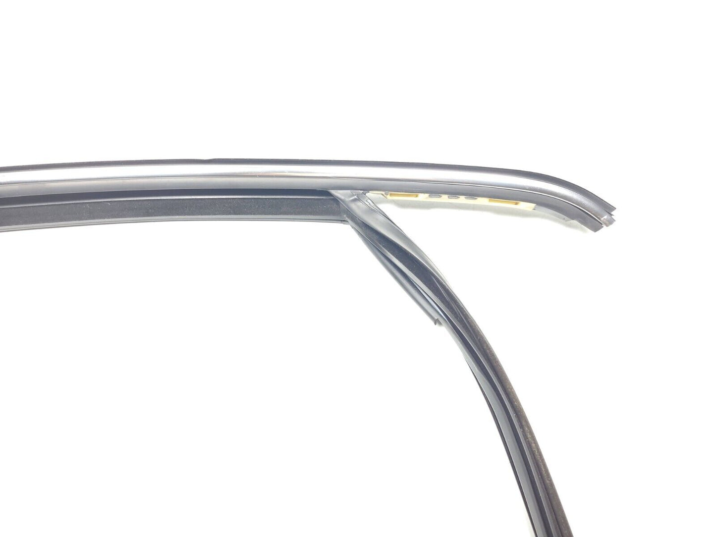 14 15 16 17 18 Jeep Cherokee Door Window Frame Seal Front Right Pass Side OEM