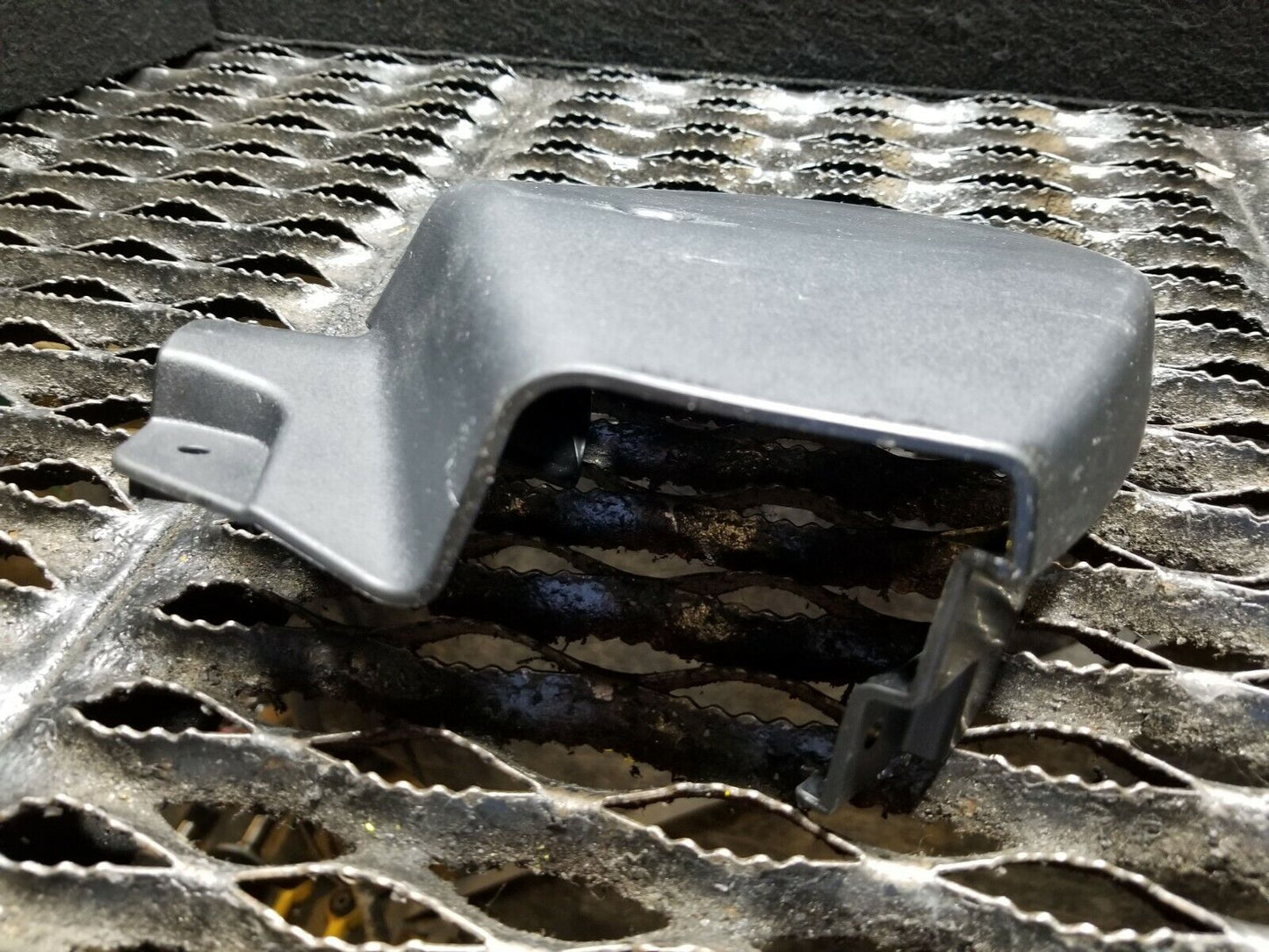 16 17 Dodge Challenger SRT Scat Front Right Pass Seat Trim Cover Bezel OEM 12k