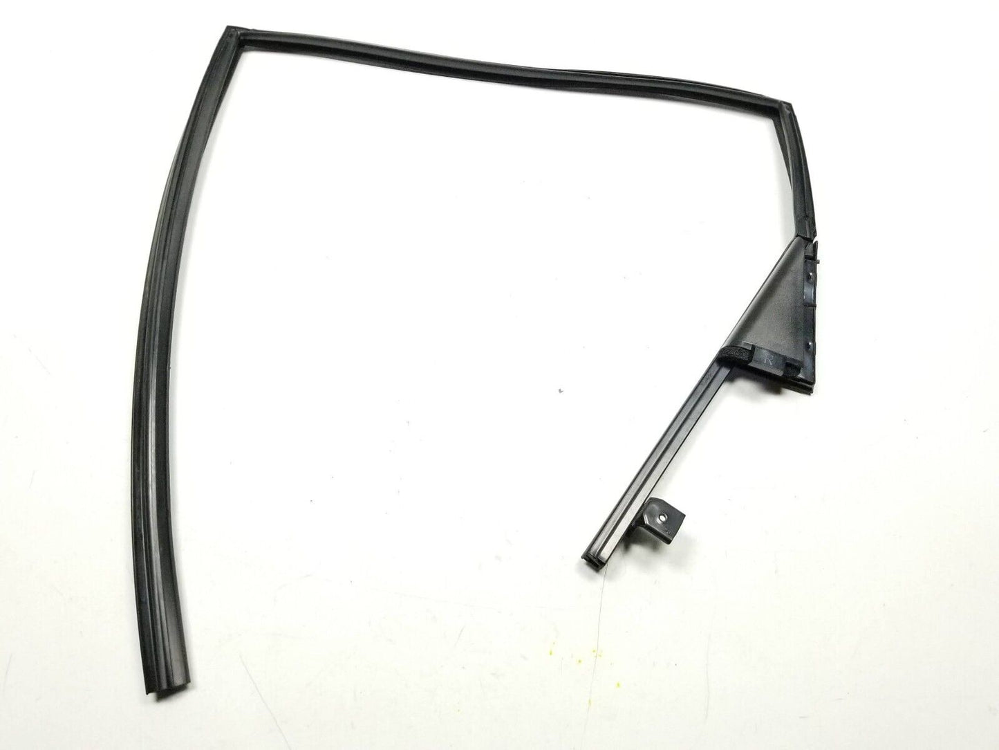 12 13 14 15 Nissan Rogue Rear Door Window Chanel Seal Passenger Side Right OEM