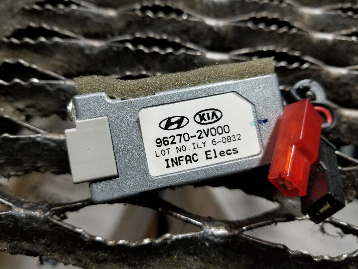 12 13 14 15 16 Hyundai Veloster Radio Antenna Amplifier •962702v000• OEM
