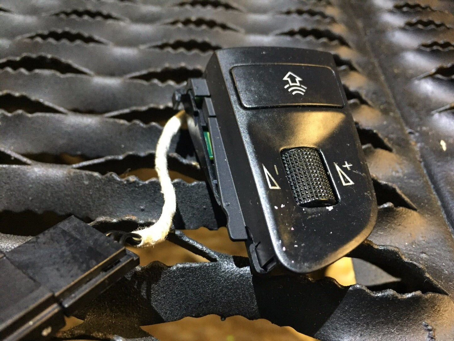 05 06 07 08 Audi A6 C6 Steering Wheel Switch Control Button 4f0951527a OEM