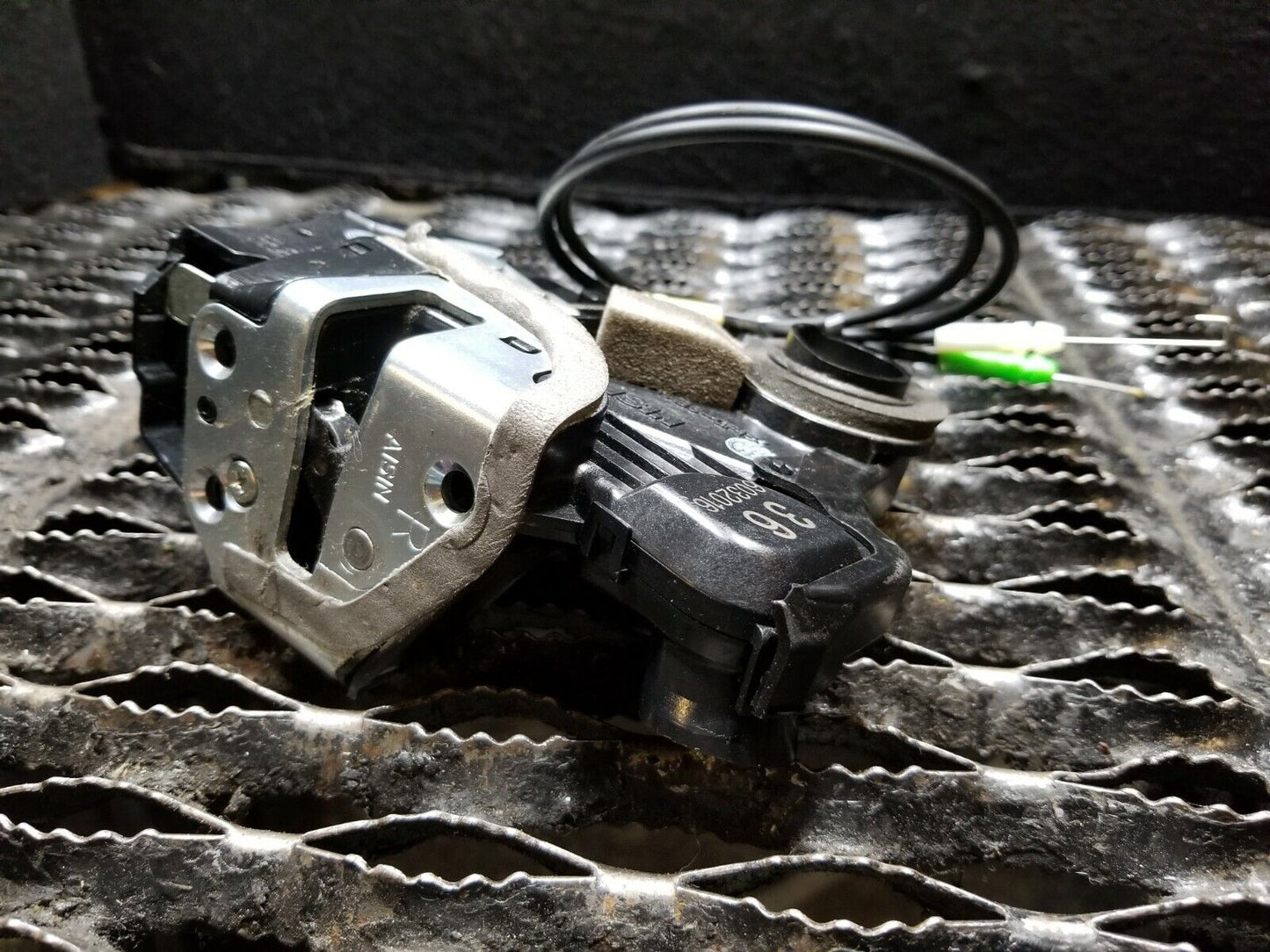 2004 2005 2006 Scion Xa Front Right Passenger Door Lock Latch Actuator OEM