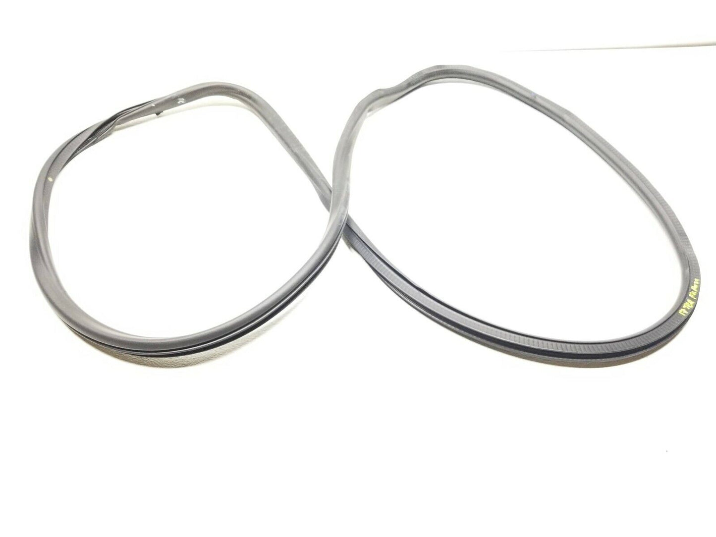 14 15 16 17 GMC Terrain Front Right Pass Door Weatherstrip Seal OEM 14k Miles
