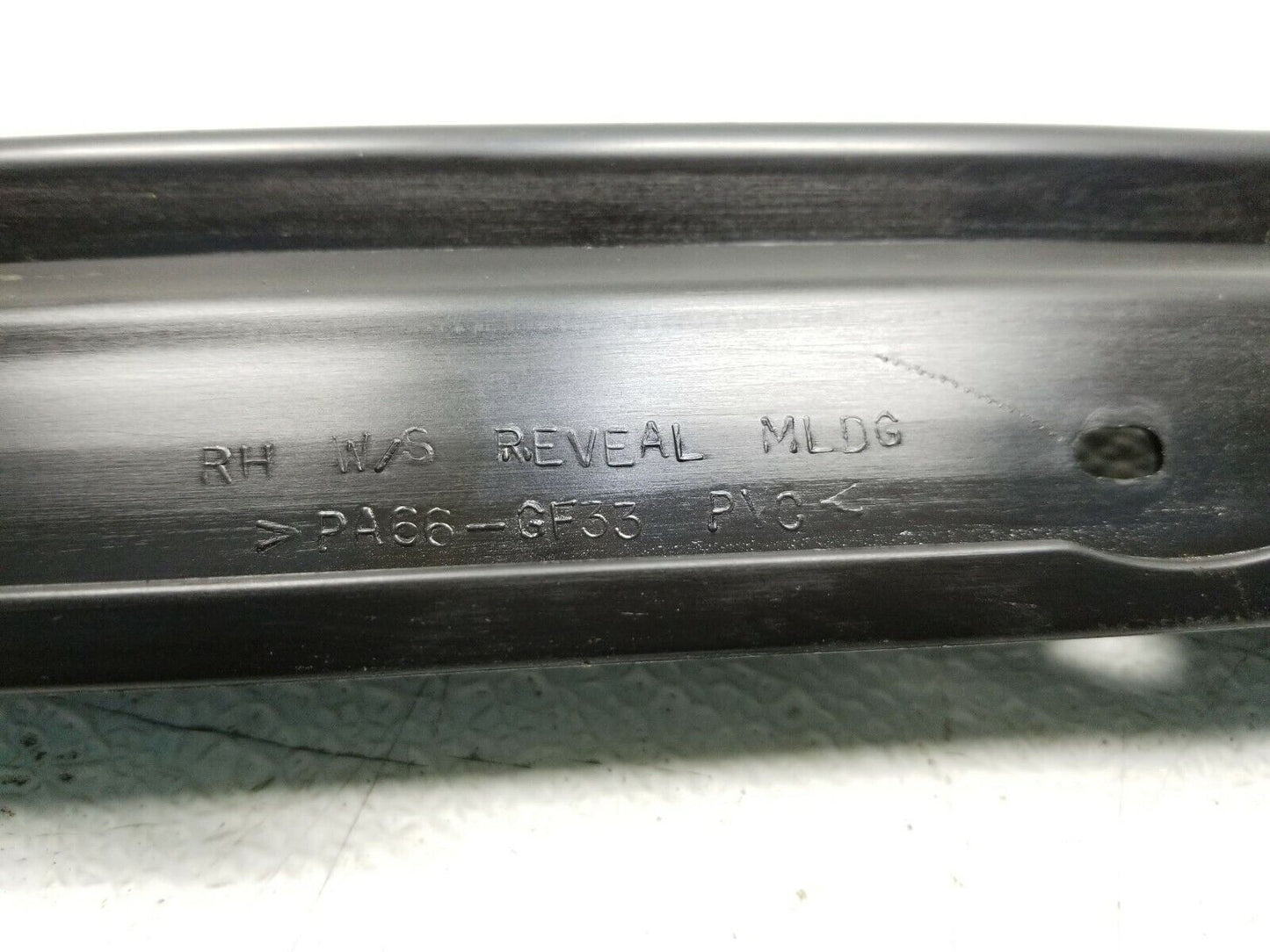 08 09 10 11 12 13 14 Escalade Front Right Pass Door Reveal Molding OEM