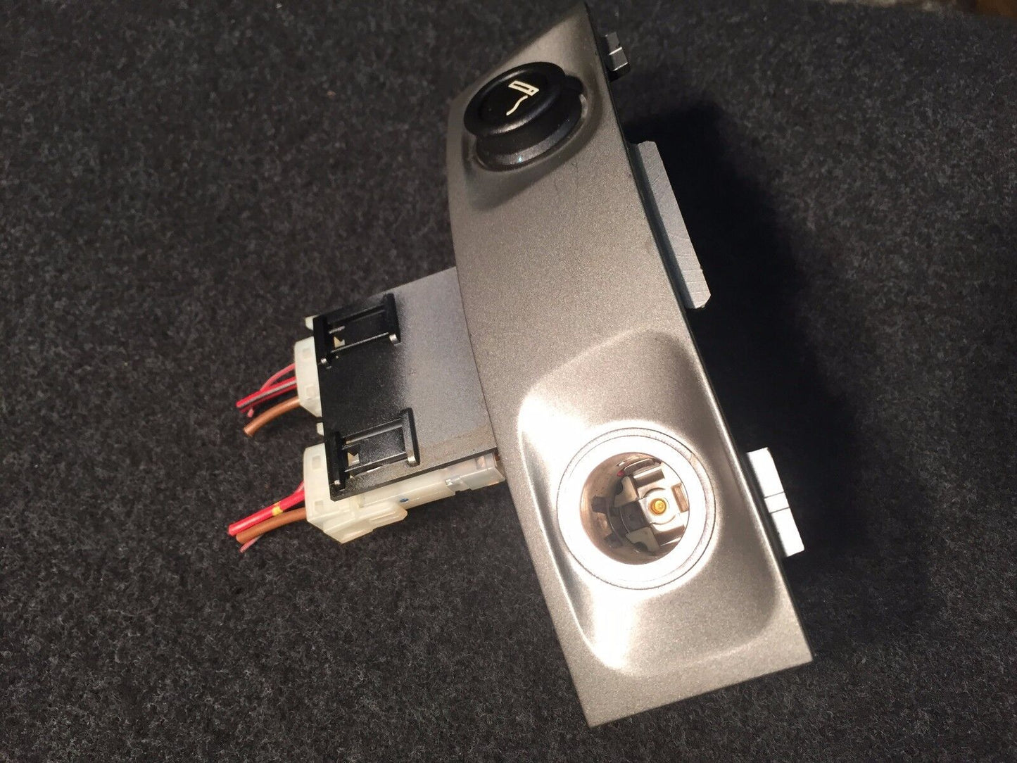 02 03 04 05 BMW 745i E65 E66 Rear Center Console Cigarette Lighter 7002402 OEM