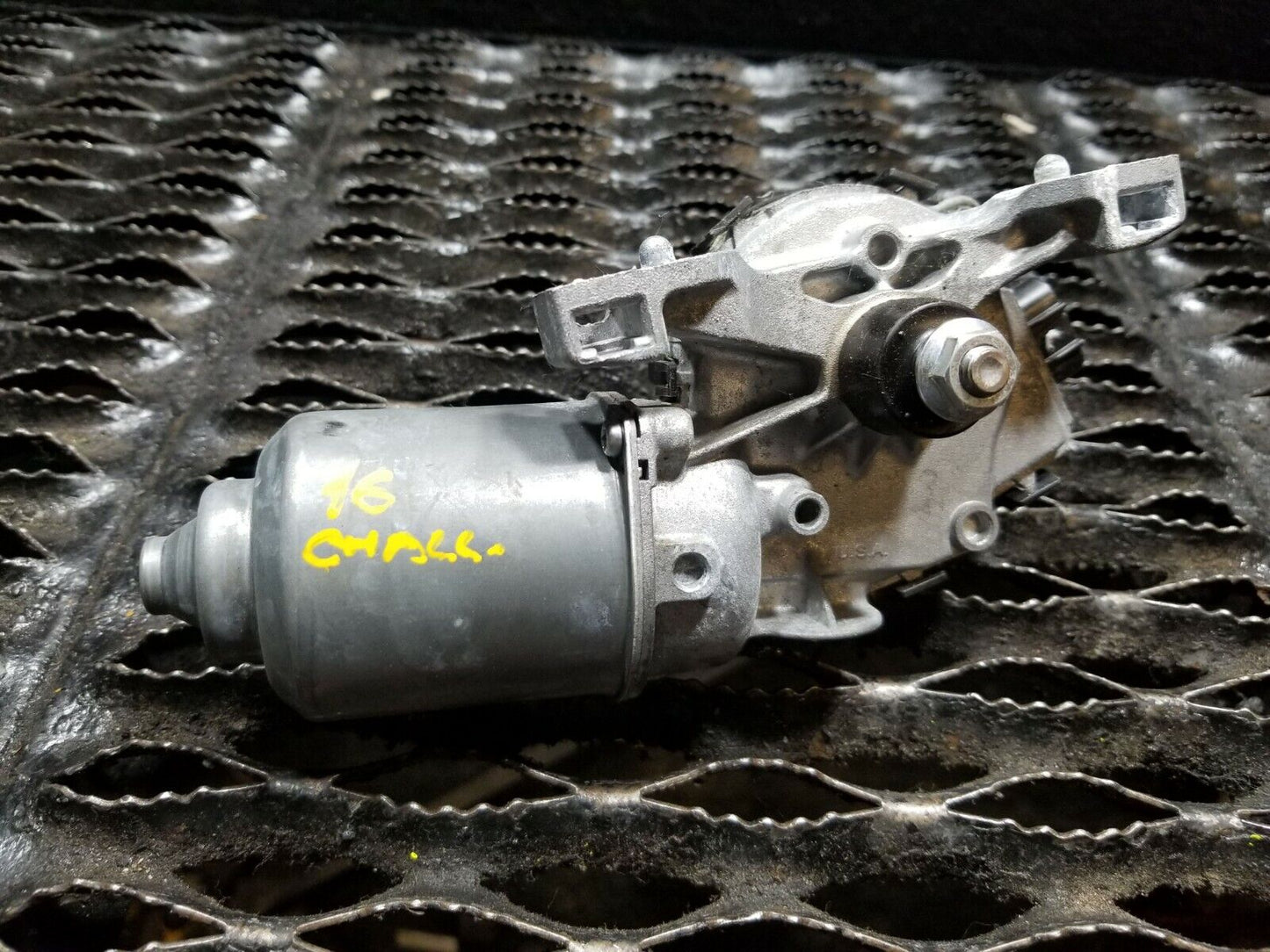 16 17 Dodge Challenger SRT Windshield Wiper Motor OEM 12k Miles